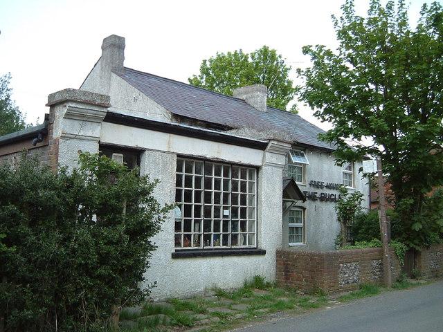 The Bugle, Lee Common